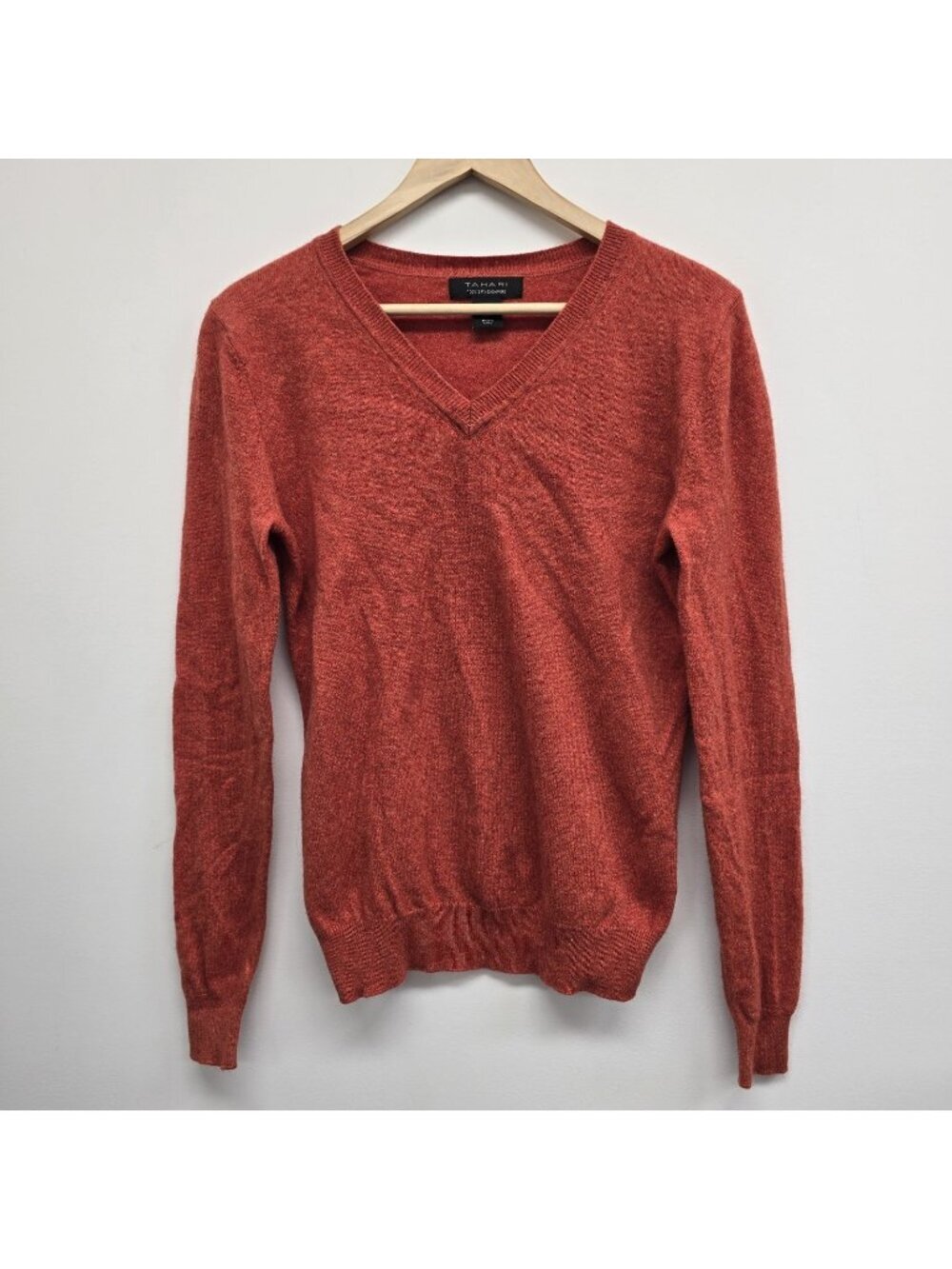 Tahari 100% 2-Ply Cashmere Sweater Size Large V-Neck Burnt Orange